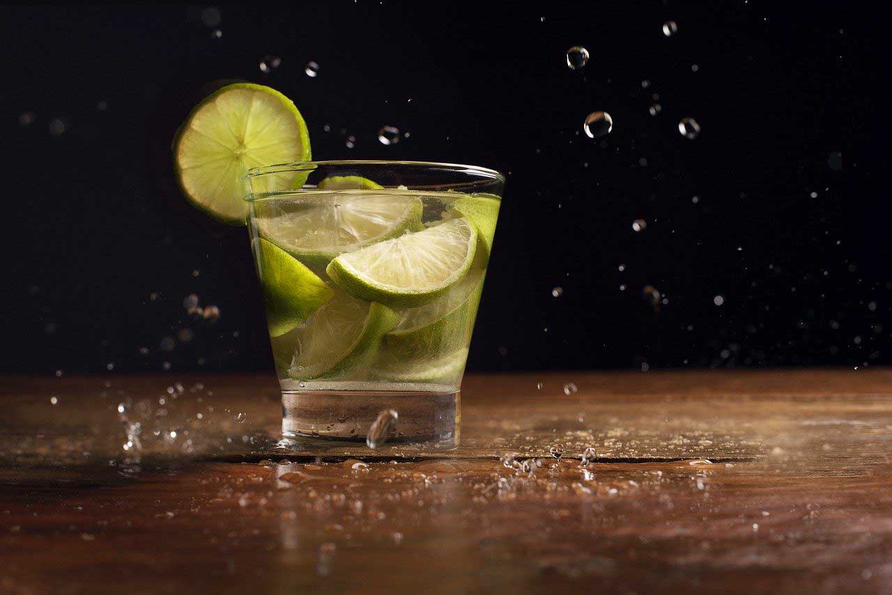 Receita de Caipirinha com Cachaça (clássica