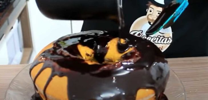 Bolo de cenoura vai leite