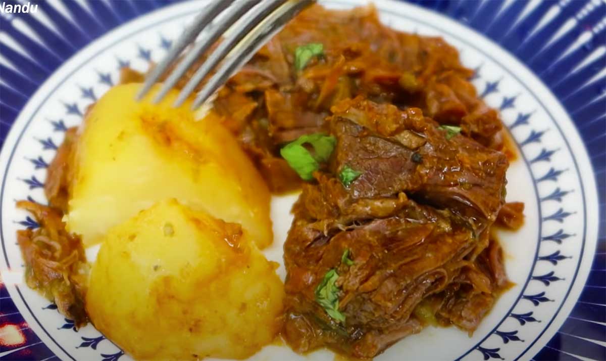 Carne de panela com batata