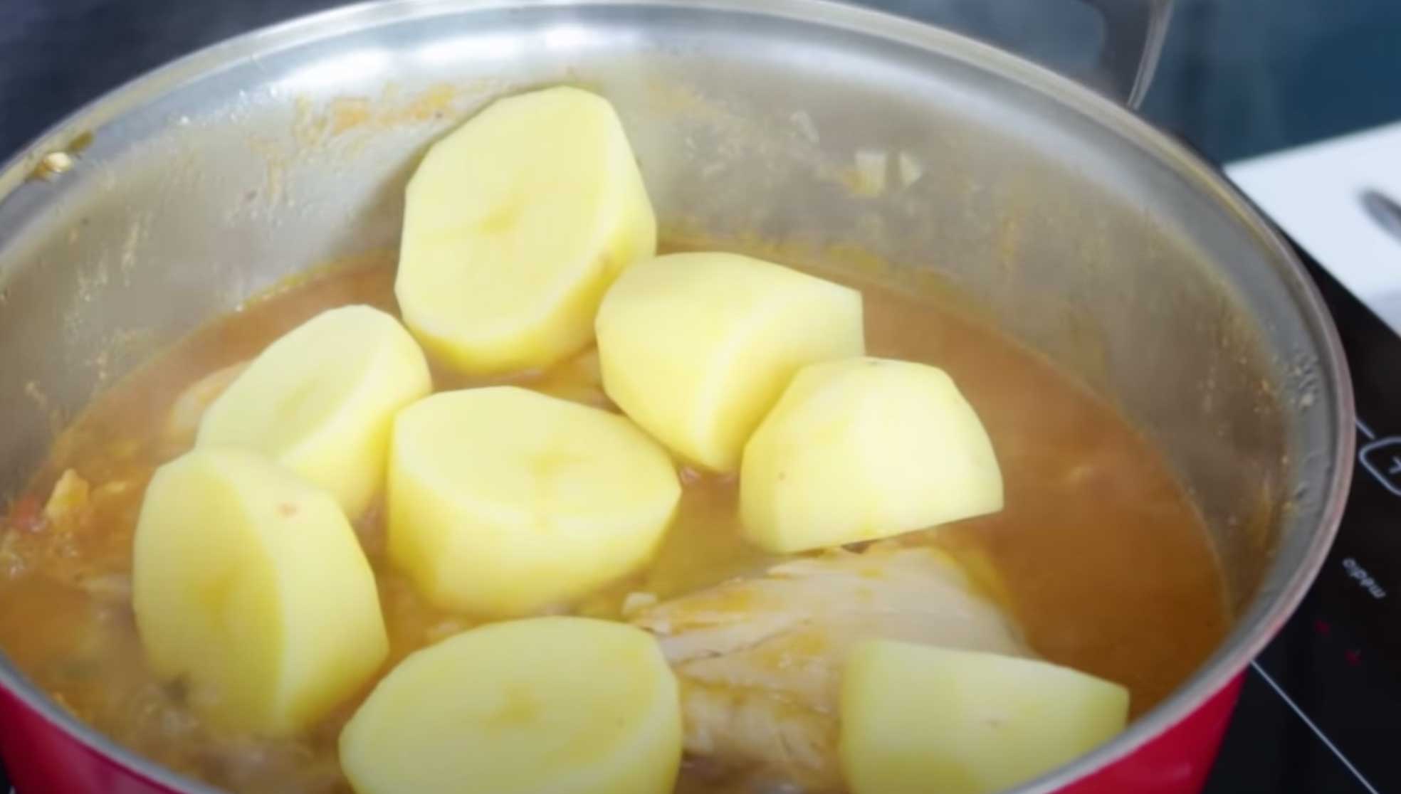 Frango com batata, coxa e sobrecoxa