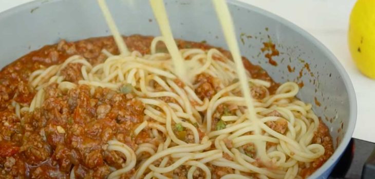 Macarrão com carne moída fácil