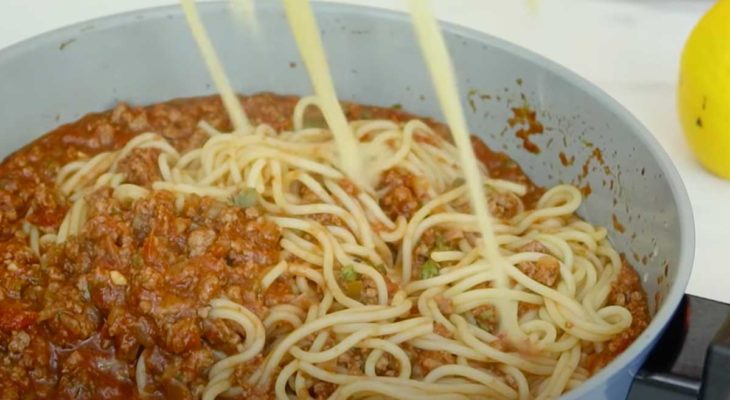 Macarrão com carne moída fácil