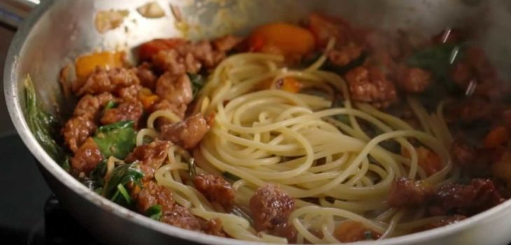 Macarrão com linguiça toscana