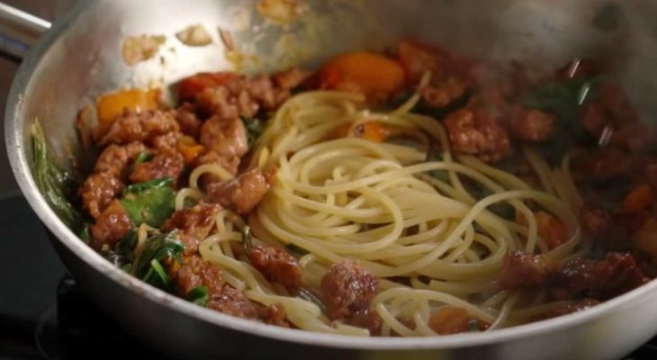 Macarrão com linguiça toscana