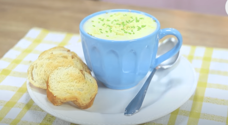 Sopa de queijo cremoso