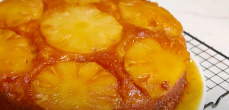 Bolo caramelizado de abacaxi