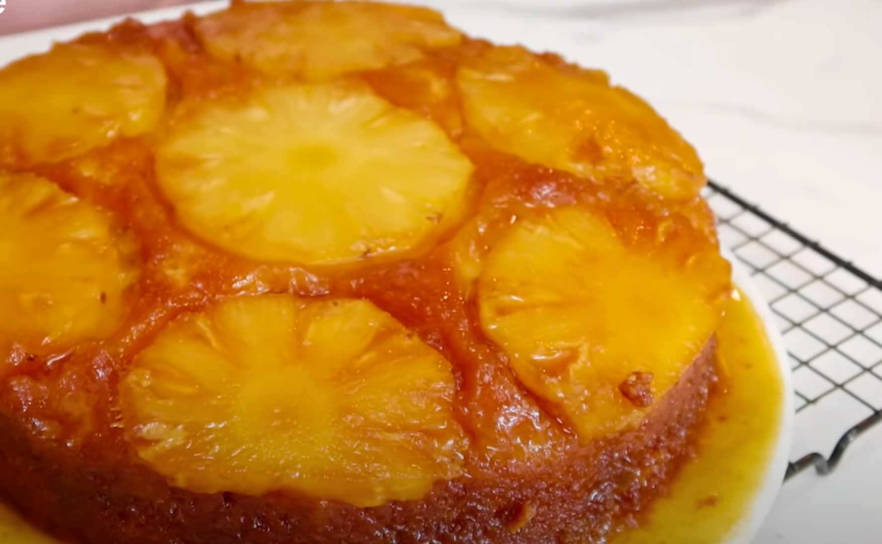 Bolo de abacaxi caramelizado