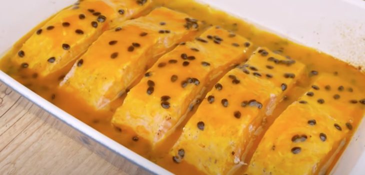 Salmão ao molho de maracujá