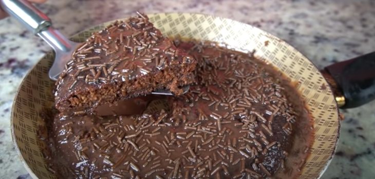 Bolo de chocolate de frigideira