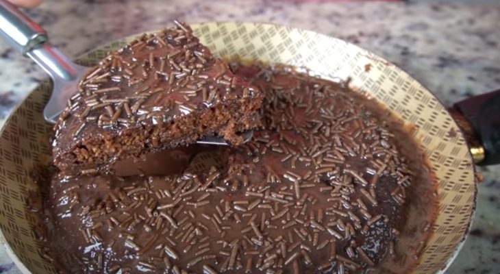 Bolo de chocolate de frigideira