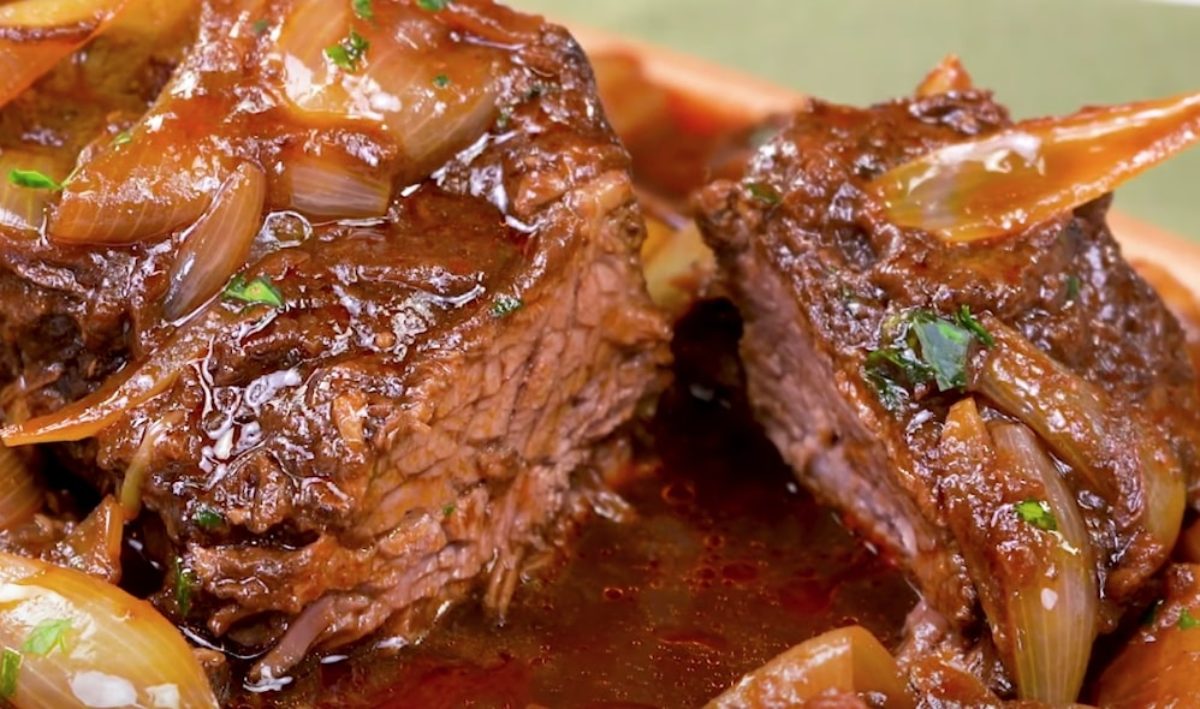 Carne ao molho de vinho