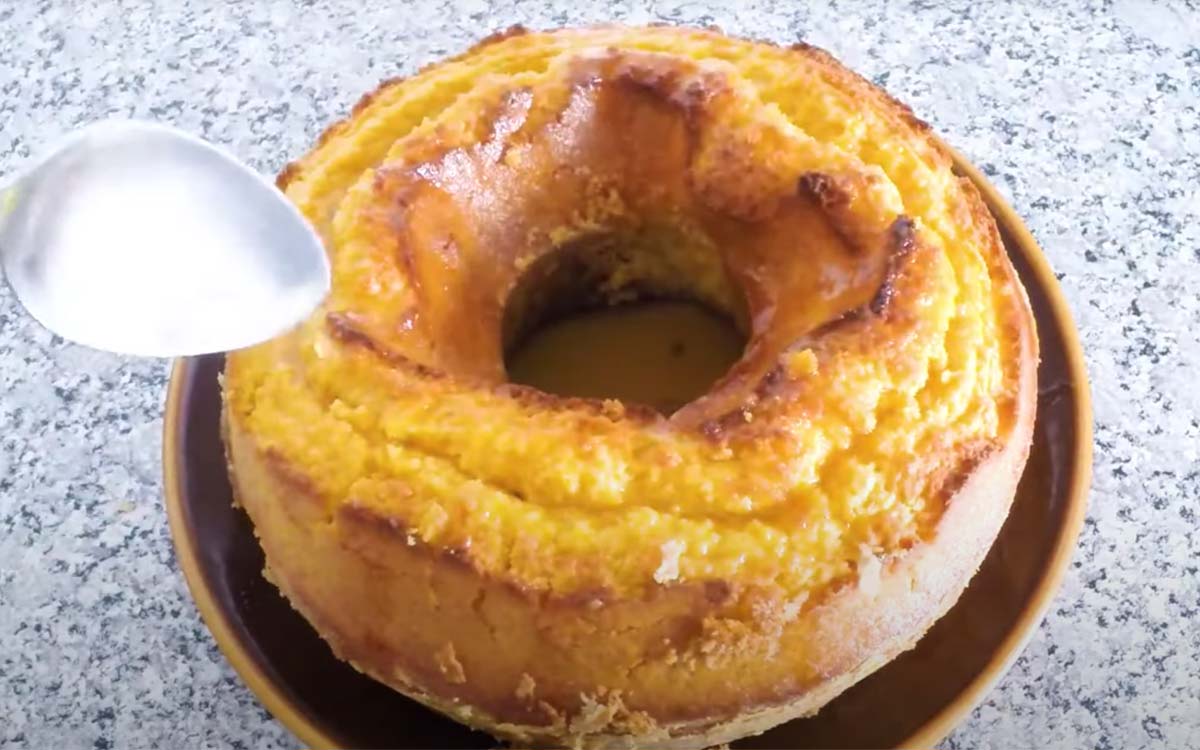 Bolo de cenoura com laranja
