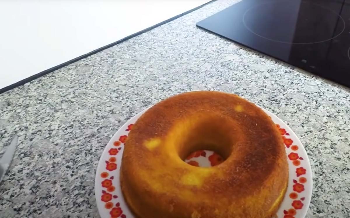 Bolo de latinha cremoso no liquidificador simples